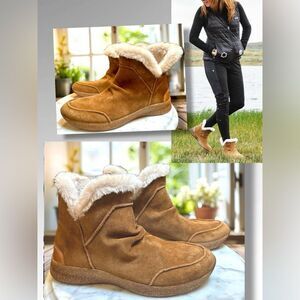 TAOS Future Mid Water Resistant Suede Leather pull-on Bootie Boot Size 7